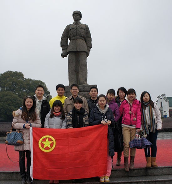 “学雷锋，献爱心”——中国共产主义青年团华体会平台-华体会（中国）委员会开展慰问贫困学生助学活动